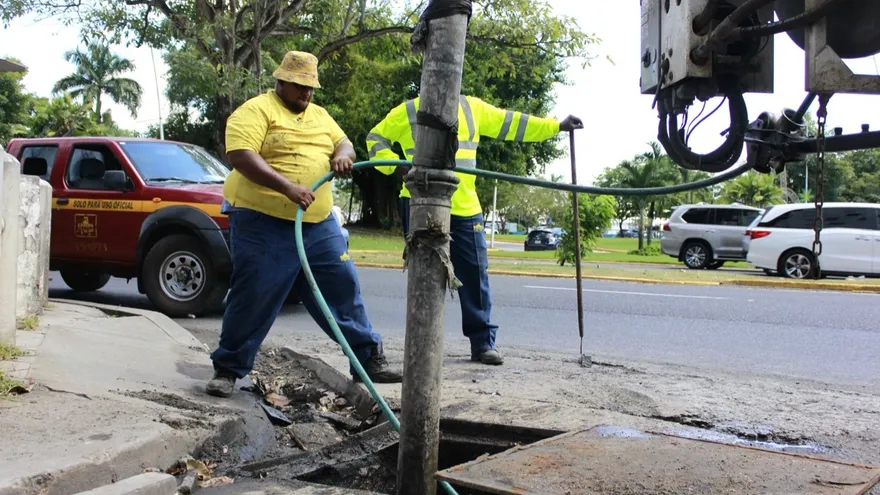MOP refuerza mantenimiento preventivo con dragados y limpieza pluvial en la ciudad de Panamá
