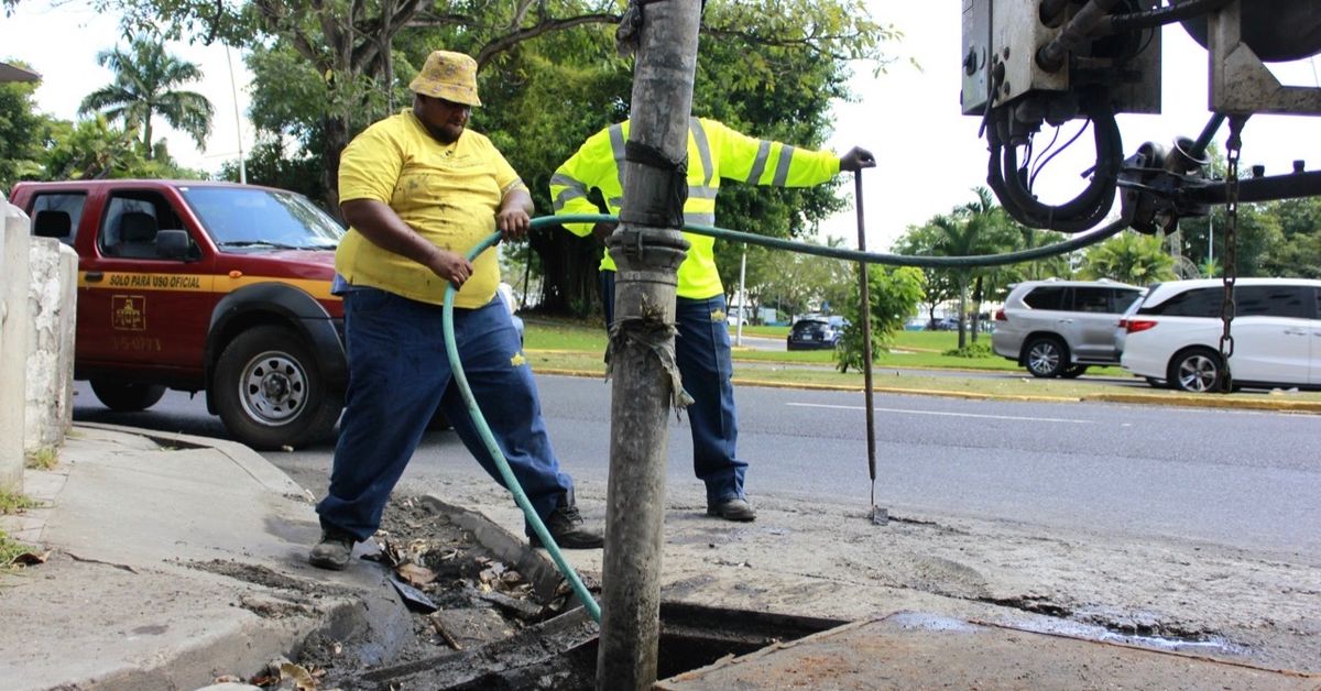 MOP refuerza limpieza de drenajes en la capital para mitigar inundaciones