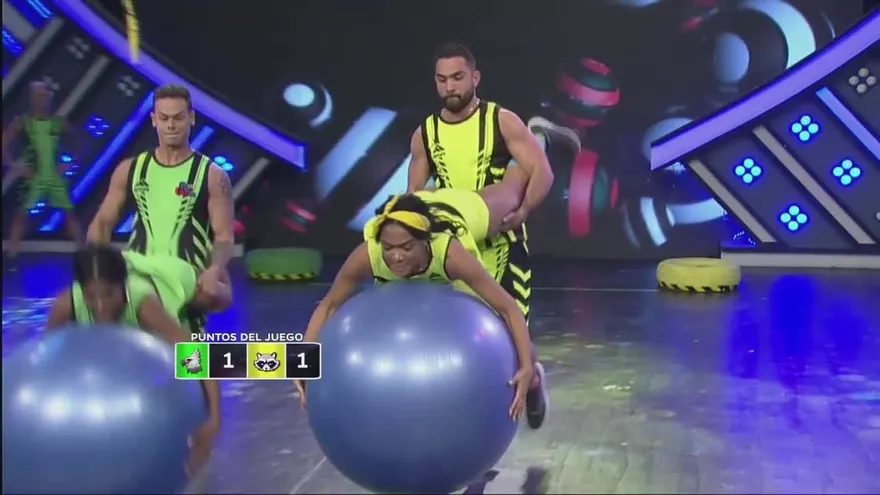 Vive la intensa batalla de la Carretilla Humana