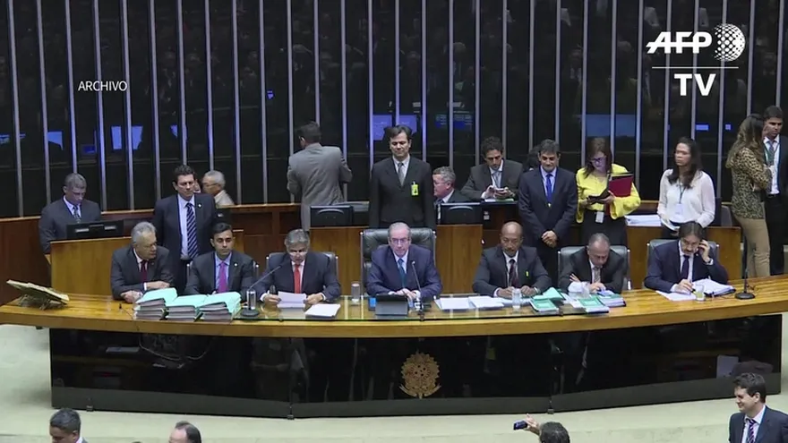 Dos meses de convulsión en Brasil por impeachment a Rousseff