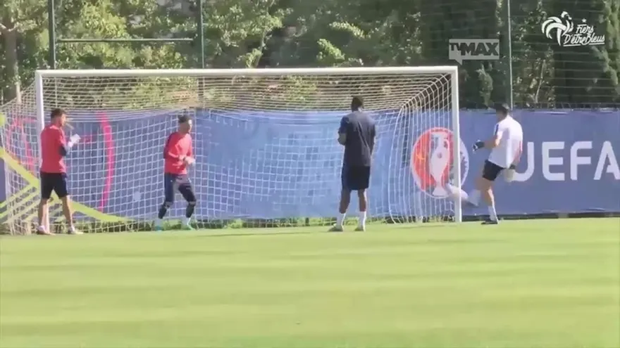 Los 23 futbolistas de la selección de Francia entrenaron previo al duelo ante Alemania