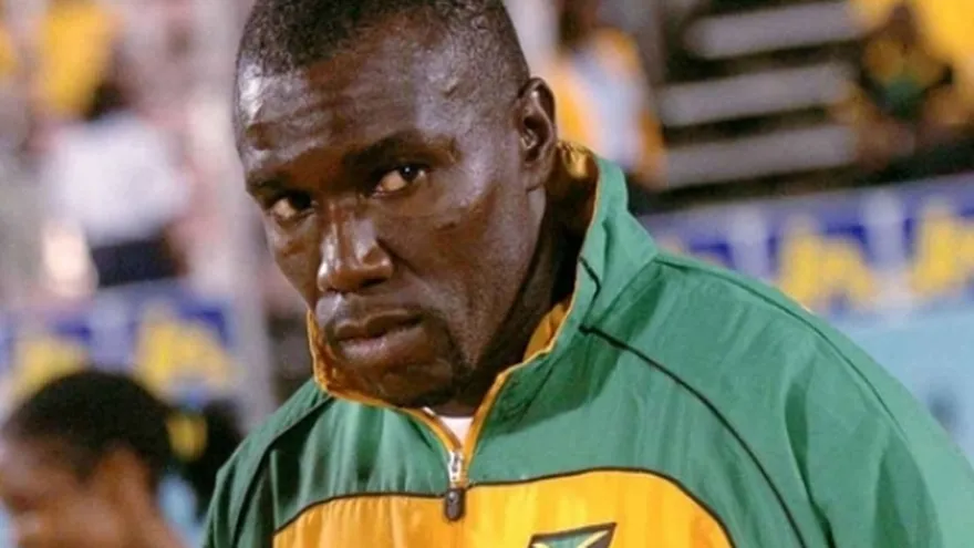 Theodore Whitmore renuncia a la dirección de Jamaica