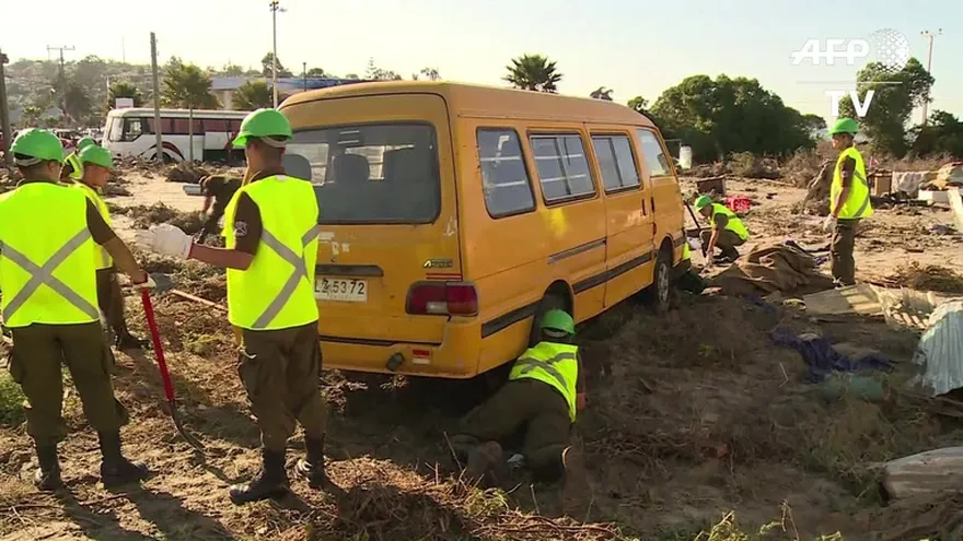 Empieza limpieza en Chile tras terremoto