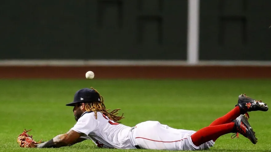 Jonathan Araúz jugó en el campo corto