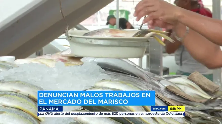 Vendedores de pescados y funcionarios municipales enfrentados