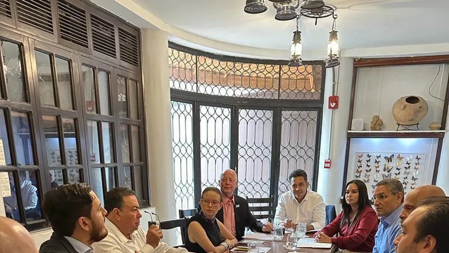 Independientes sostienen reunión