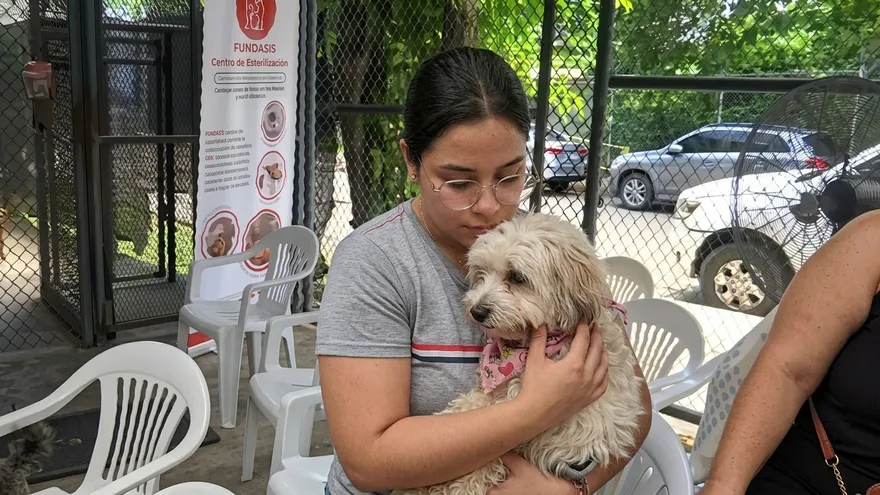 Una petición por Alaska: perrita enferma llega a la bendición de mascotas de San Francisco de Asís