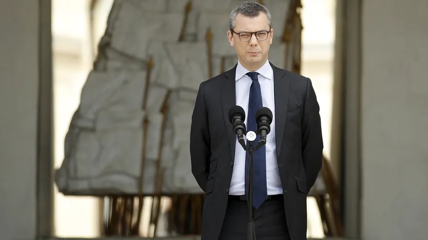 El nuevo secretario general del Elíseo, Alexis Kohler, anuncia la elección de Edouard Philippe como primer ministro del país durante un acto en el Palacio del Elíseo en París (Francia), hoy, 15 de mayo de 2017