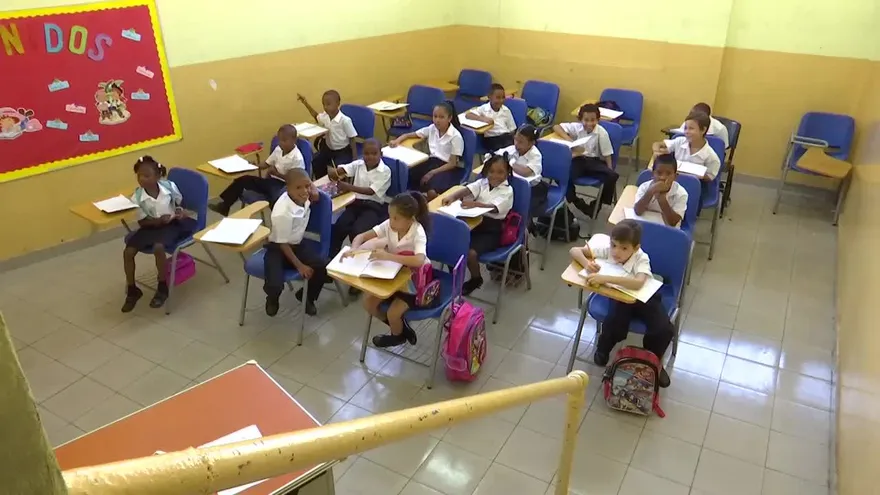 Clases de ciencias serán dictadas en inglés