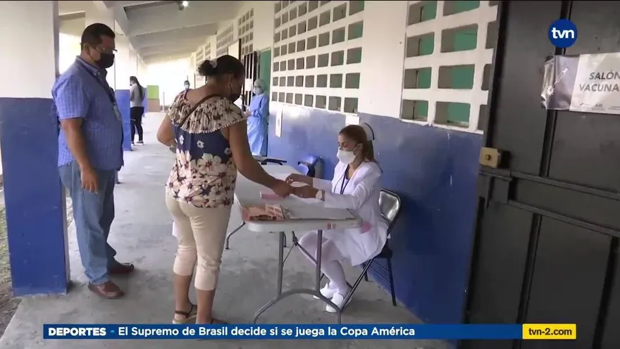Residentes en San Miguelito madrugaron buscando vacunas