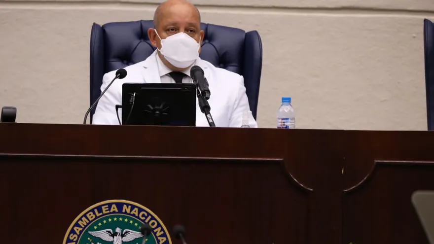 Crispiano Adames se reelige como presidente de la Asamblea Nacional