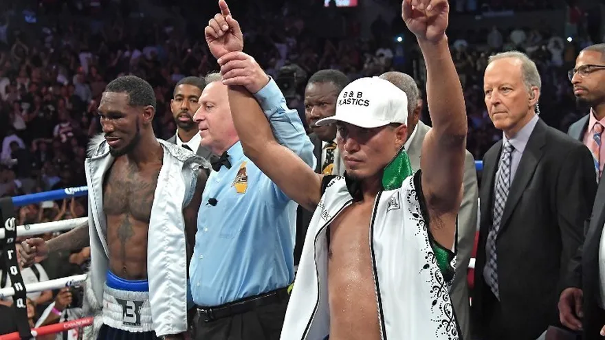 Mikey García vence a Robert Easter y sigue invicto en los ligeros del CMB y FIB