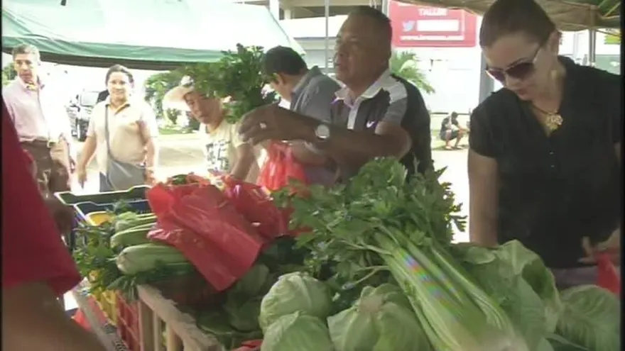 Productores protestan vendiendo legumbres más baratas