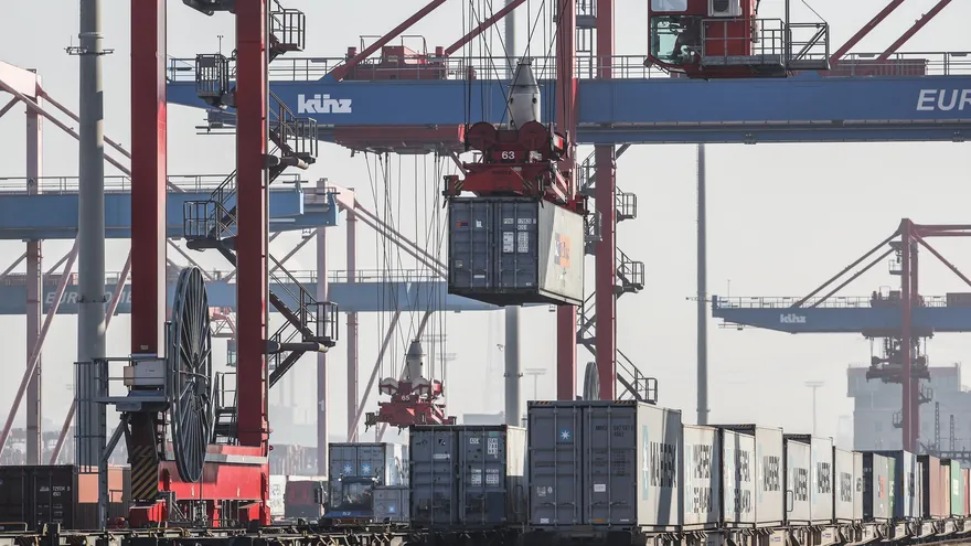 El déficit comercial estadounidense registró un saldo negativo de 77,226 millones de dólares, mientras que en el sector servicios, el superávit fue de 23,207 millones de dólares.