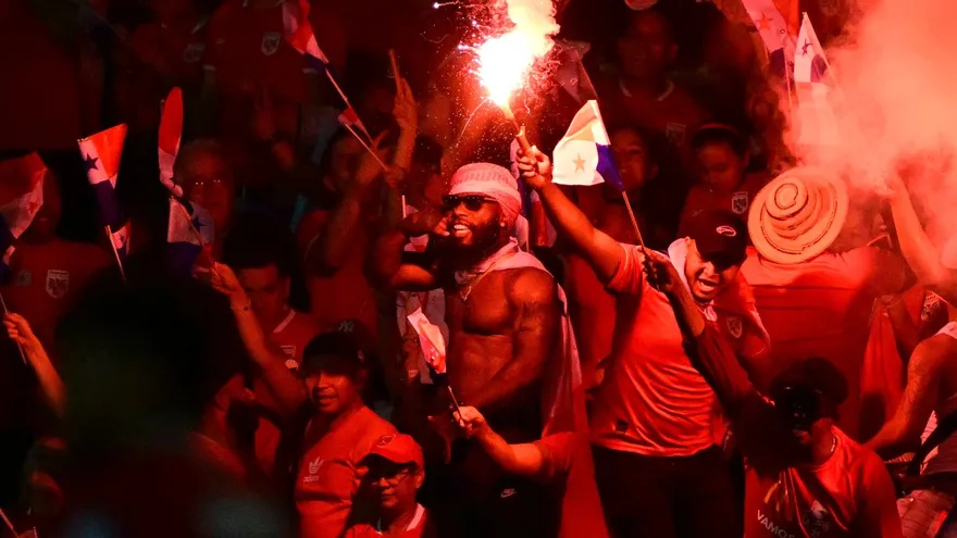 Celebración de aficionados panameños por su pase al Mundial 2026