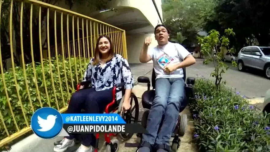 Diputada Katleen Levy y Juanpi en sillas de Ruedas