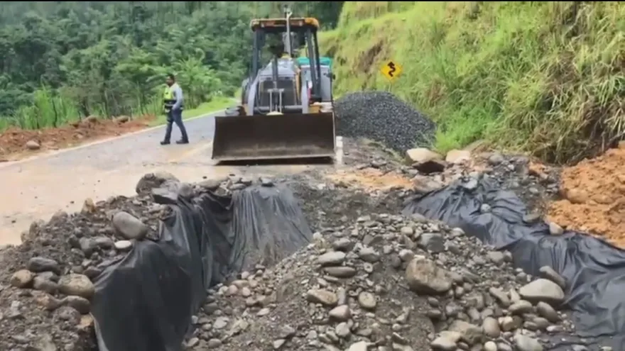 Panama evaluates emergency projects to repair weather-damaged roads in Bocas del Toro and Colón
