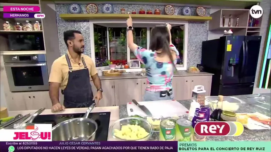 Receta: Pasos para preparar un filete de pechuga apanado con salsa de arándanos.