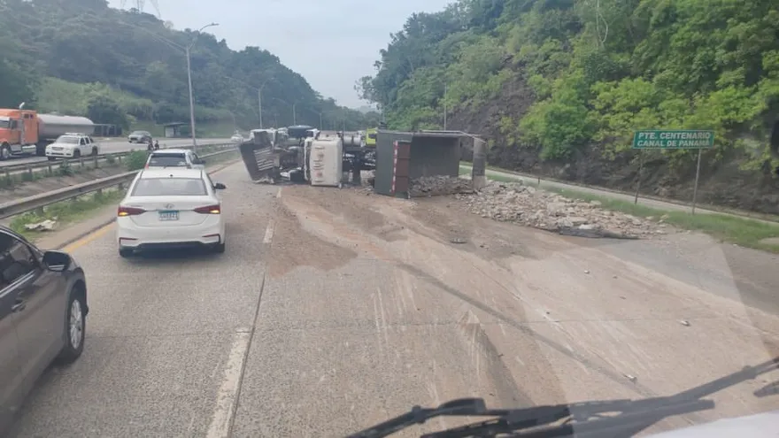 Accidente de tránsito en la vía Centenario, antes del puente hacia ciudad capital.