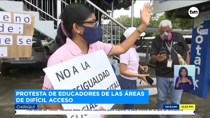 Docentes de las comarcas protestan
