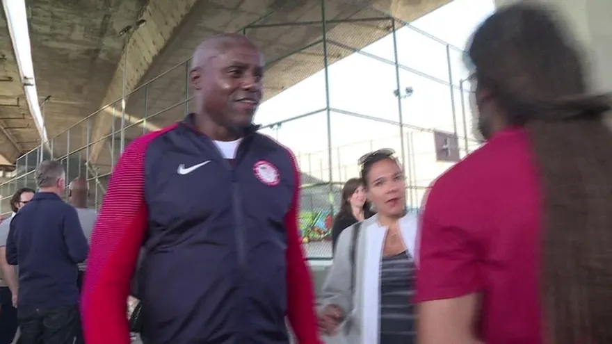 El atletismo debe ser conducido por atletas, dice Carl Lewis