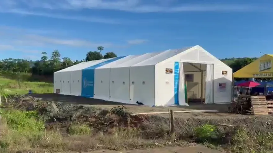Tolda instalada por el equipo de respuesta de Estados Unidos