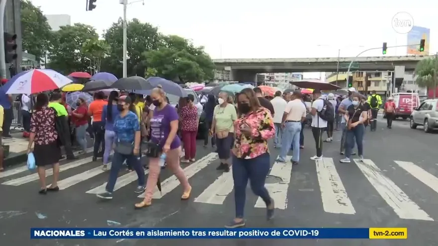Docentes protestan en los predios de la Asamblea Nacional