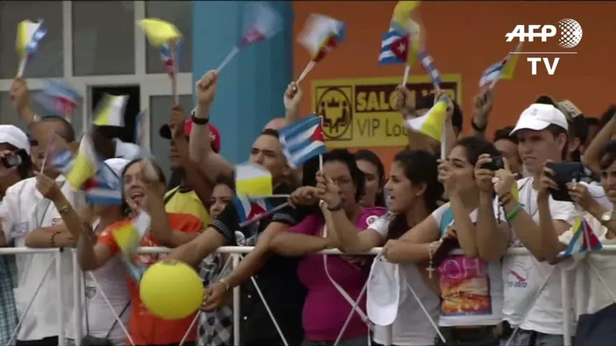 Papa Francisco pide continuar diálogo a Cuba y EE.UU.