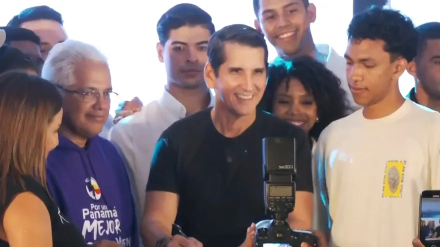 Roux y Blandón se reúnen con los jóvenes