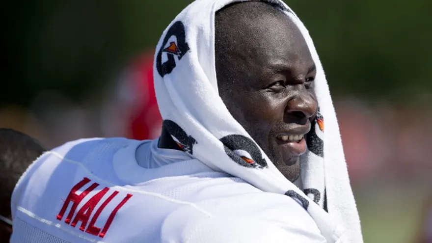 Defensor de los Chiefs apoya lucha contra ébola