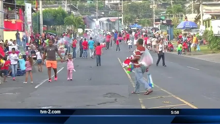 Residentes de San Miguelito se quejan por tardanza de desfile de navidad