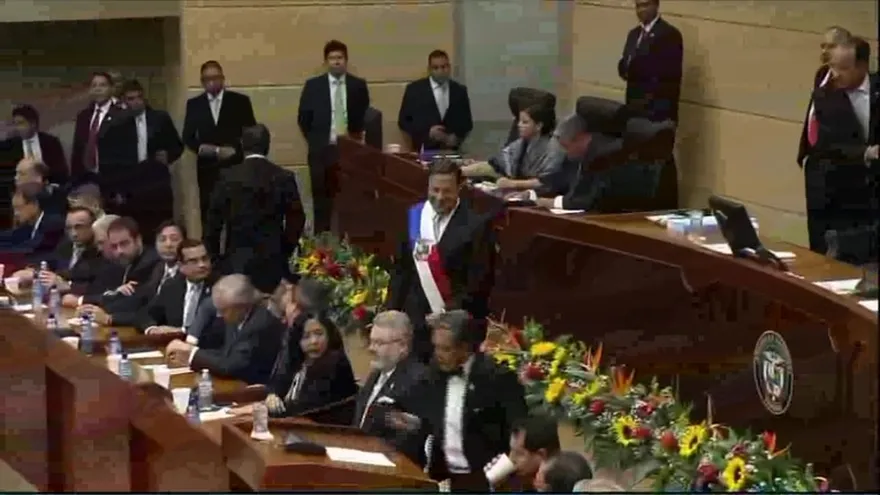 Reacciones ante anuncio de Varela sobre Constituyente