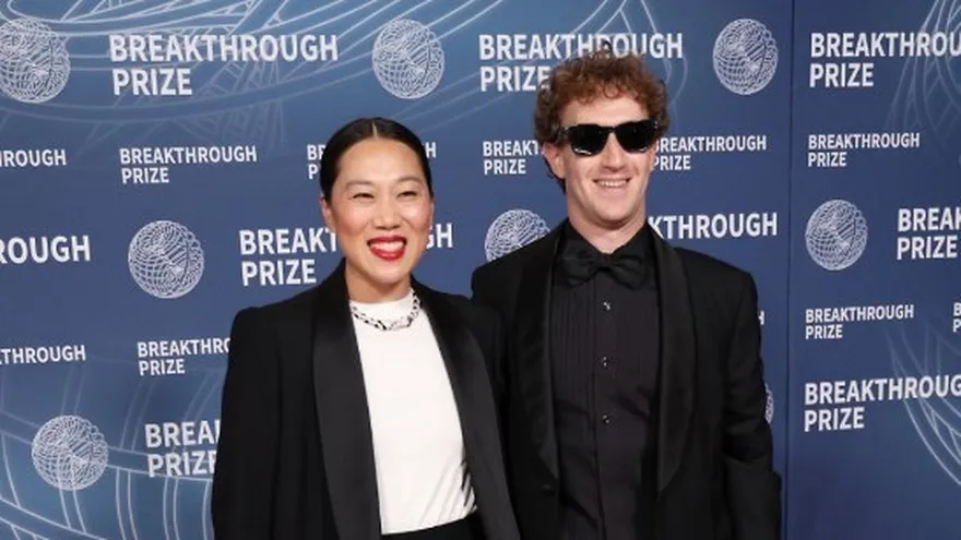Mark Zuckerberg y su esposa, la pediatra estadounidense Priscilla Chan