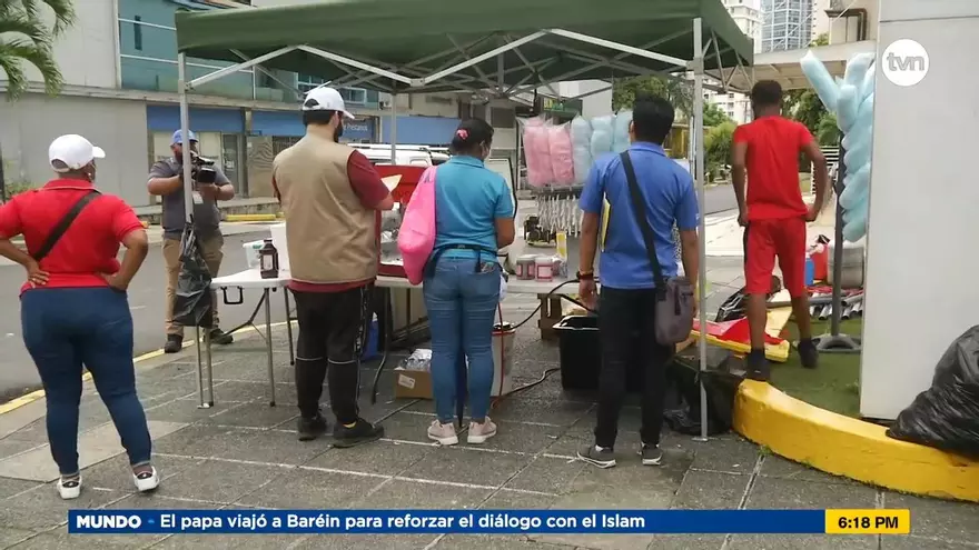 20 puestos de comida sancionados por el Minsa en desfiles de la ciudad