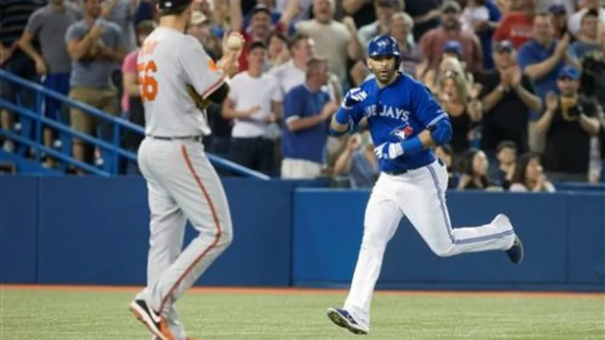 Bautista mantiene a los Azulejos en buena racha