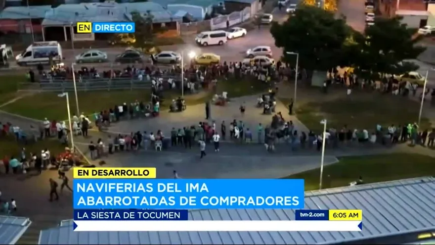 Residentes de La Siesta de Tocumen amanecen formando filas para comprar jamón