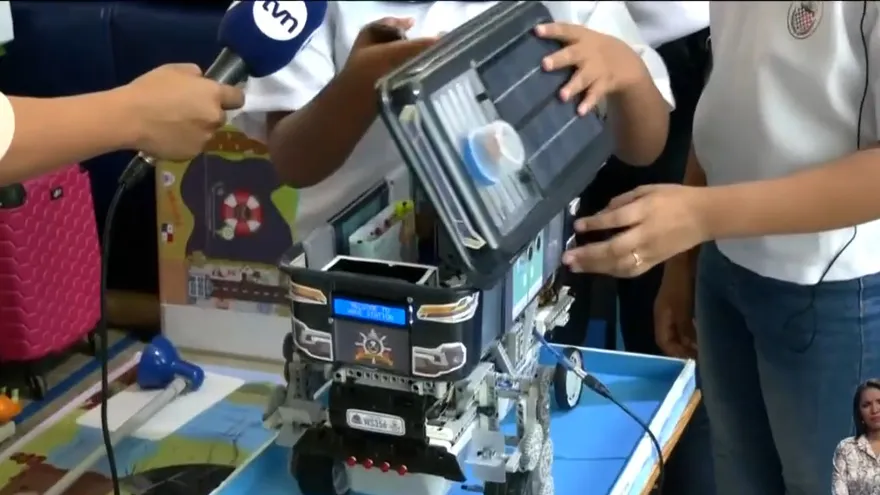 Cientos de estudiantes participan en Olimpiada Regional de Robótica