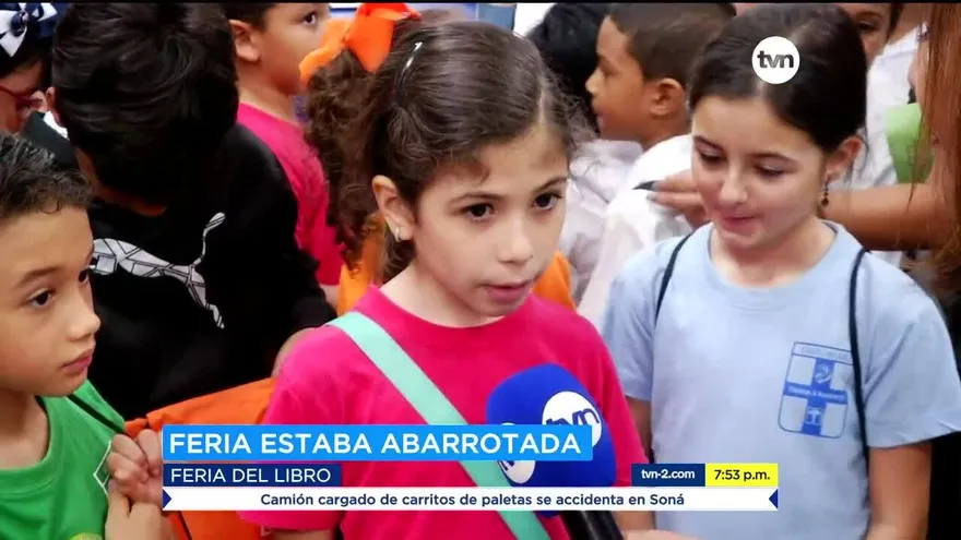Niños visitan la Feria del Libro