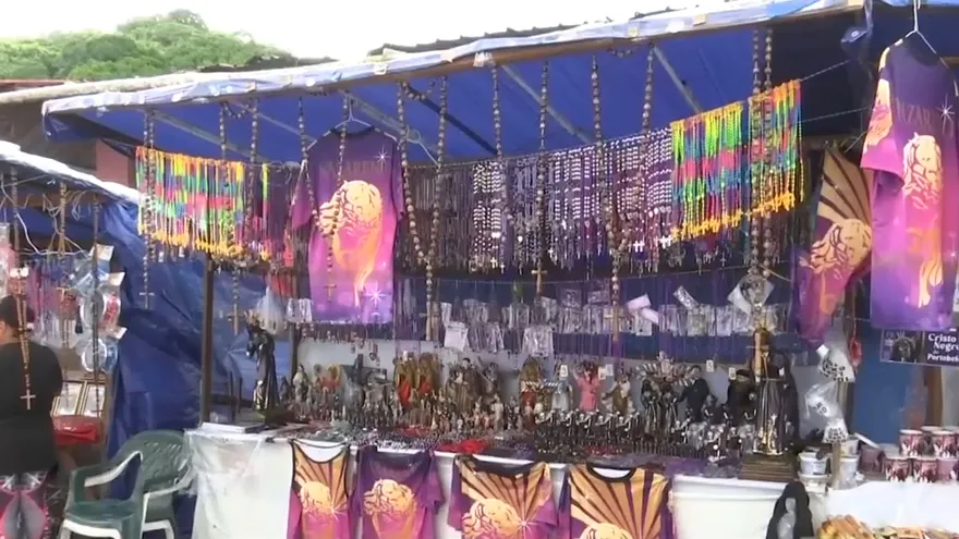 Decenas de buhoneros llegan a Portobelo