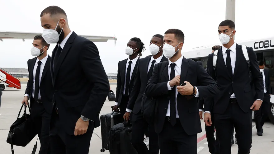 Los jugadores del Real Madrid a su llegada a Milán.