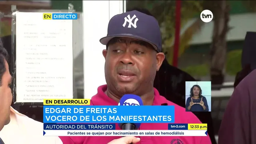 Transportistas de Colón se encadenan en la sede de la ATTT