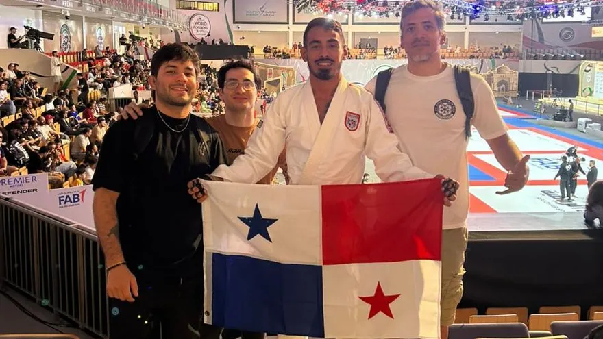 Integrantes de la representación de Panamá en el Mundial de Jiu-Jitsu realizado en Abu Dabi, Emiratos Árabes Unidos