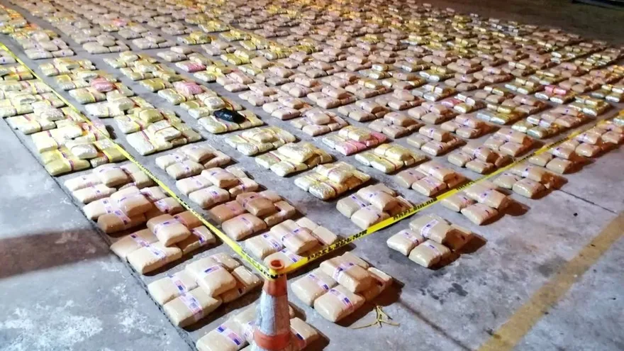 Decomiso de más de mil paquetes de droga.