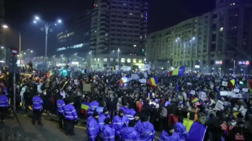 Unos 300,000 rumanos se manifiestan contra despenalización de la corrupción