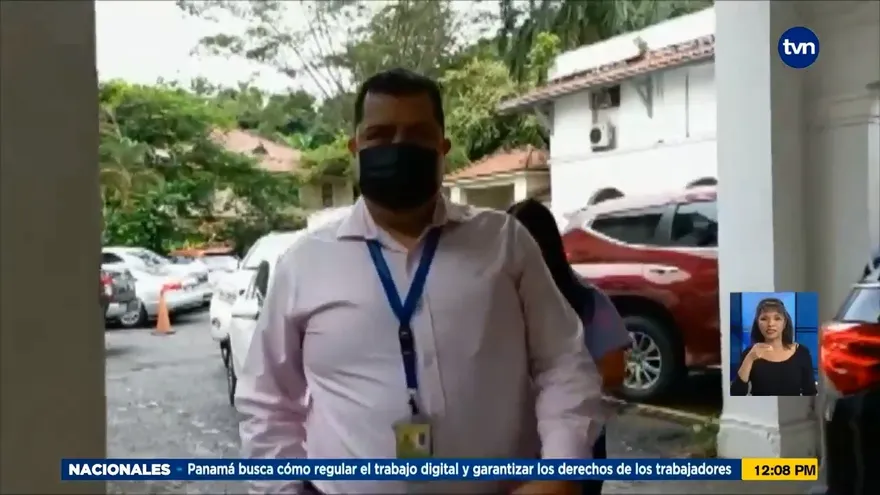 Esposos Labrador-Chang evitan dar declaraciones