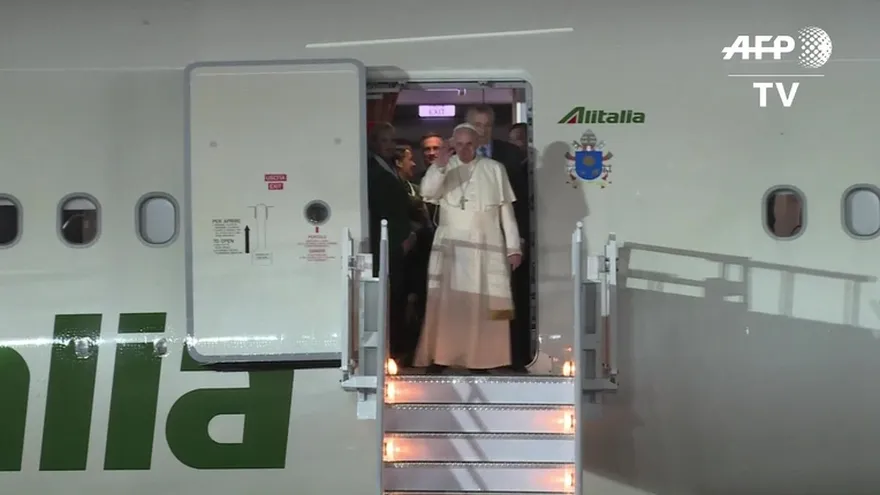 Francisco llegó a México para su visita oficial