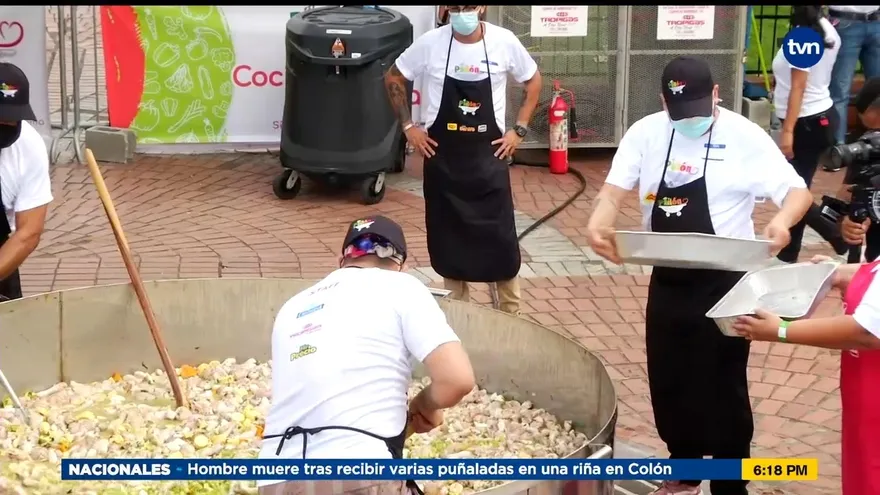 Preparan un súper sancocho en Plaza Catedral
