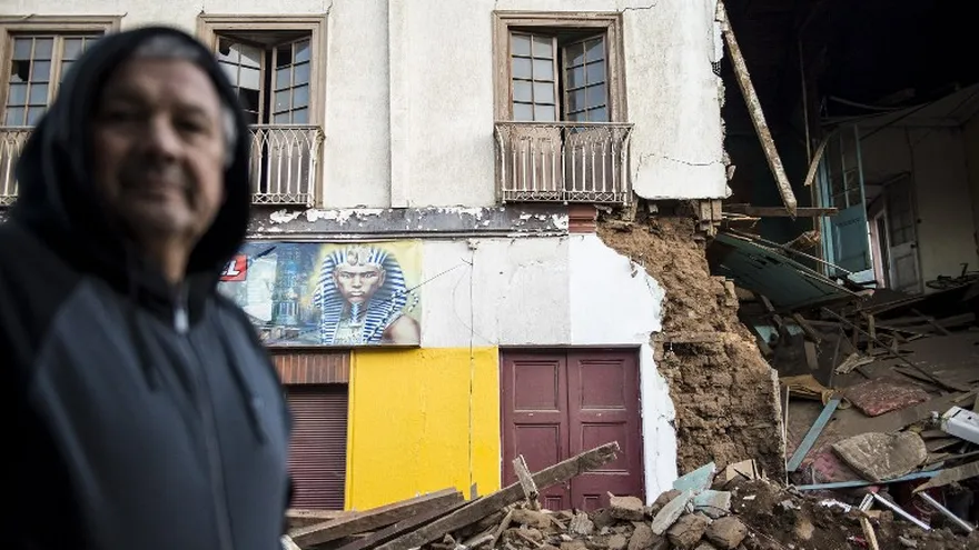 Un fuerte terremoto 8,3 grados de magnitud sacudió Chile el 17 de septiembre, matando a ocho personas, obligando a la evacuación de un millón y provocando advertencias de que las olas del tsunami podrían llegar a Japón.