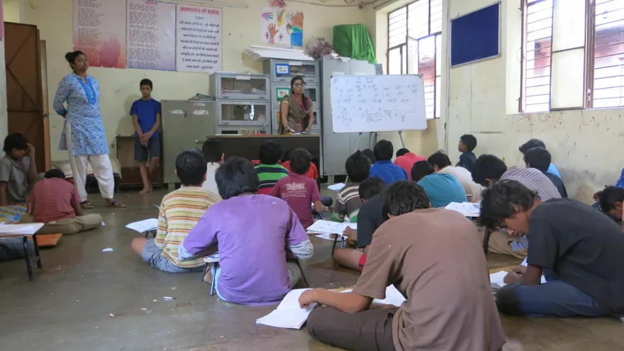 Niños drogadictos en la India