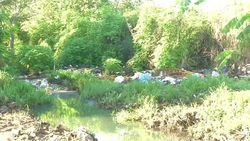 Quebradas en Felipillo, llenas de basura